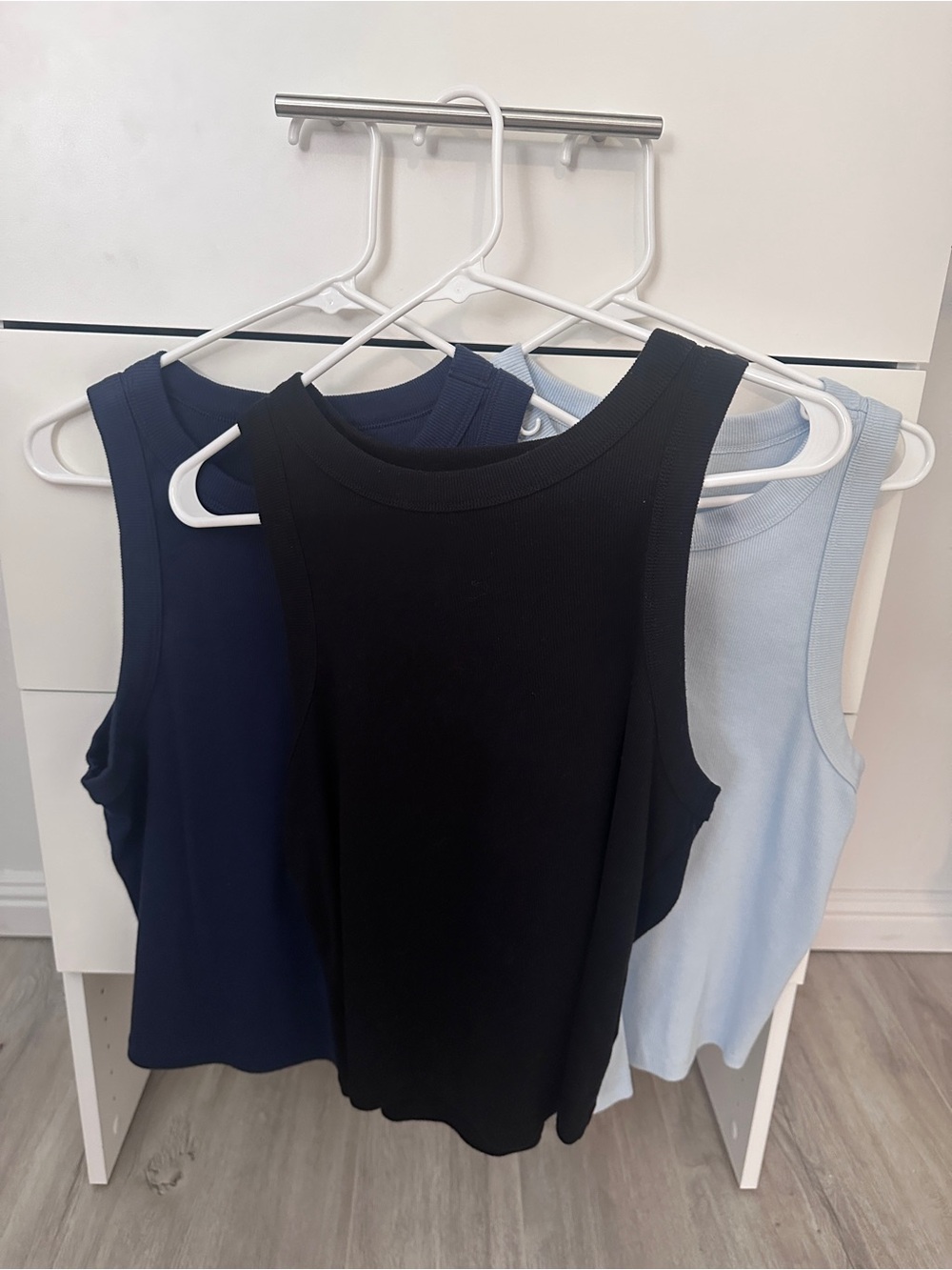 Old Navy Sleeveless Ribbed Tank Top Set of 3